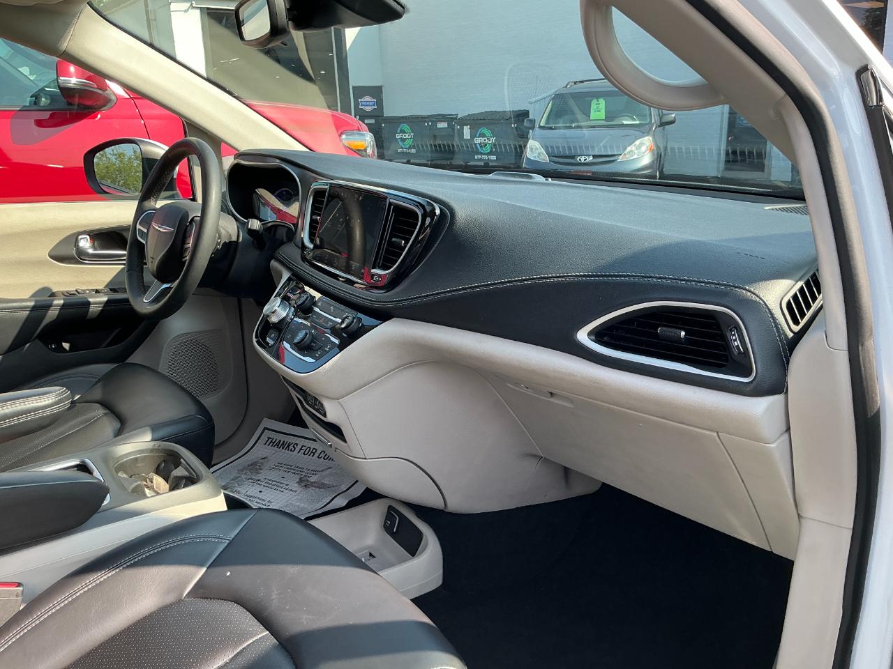 Chrysler Pacifica Hybrid Touring L FWD 2023