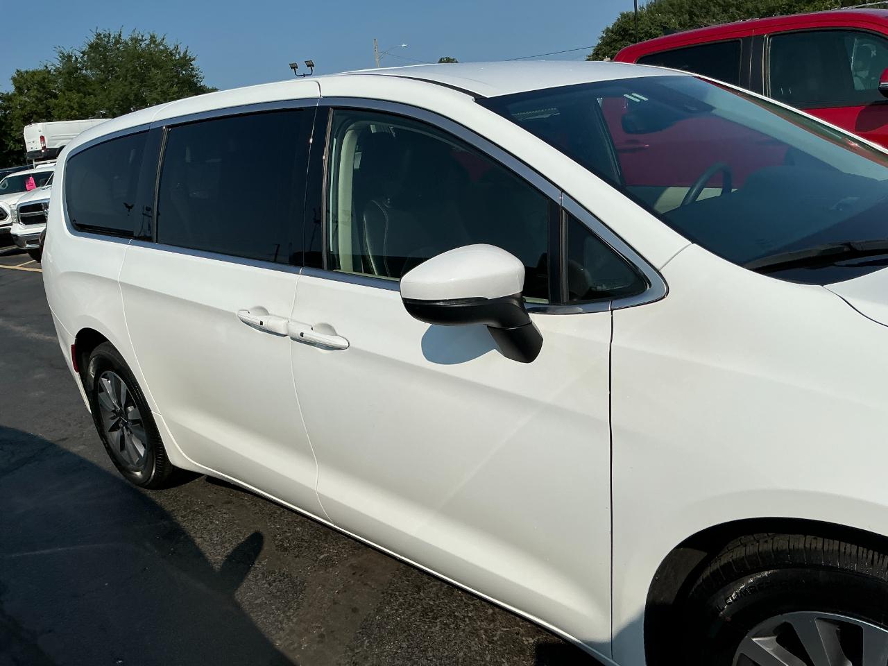 Chrysler Pacifica Hybrid Touring L FWD 2023