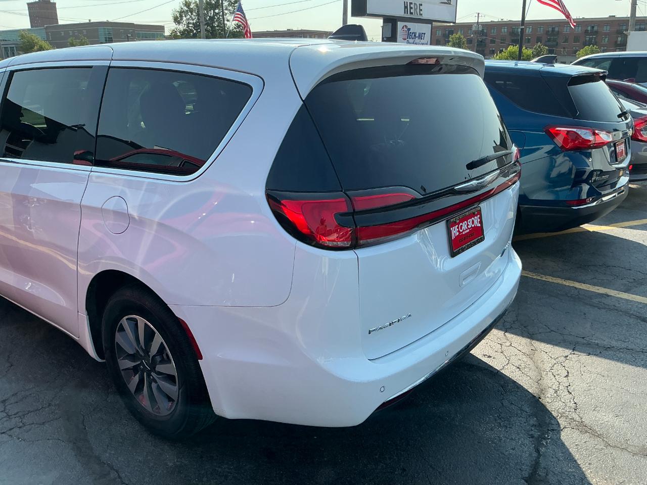 Chrysler Pacifica Hybrid Touring L FWD 2023