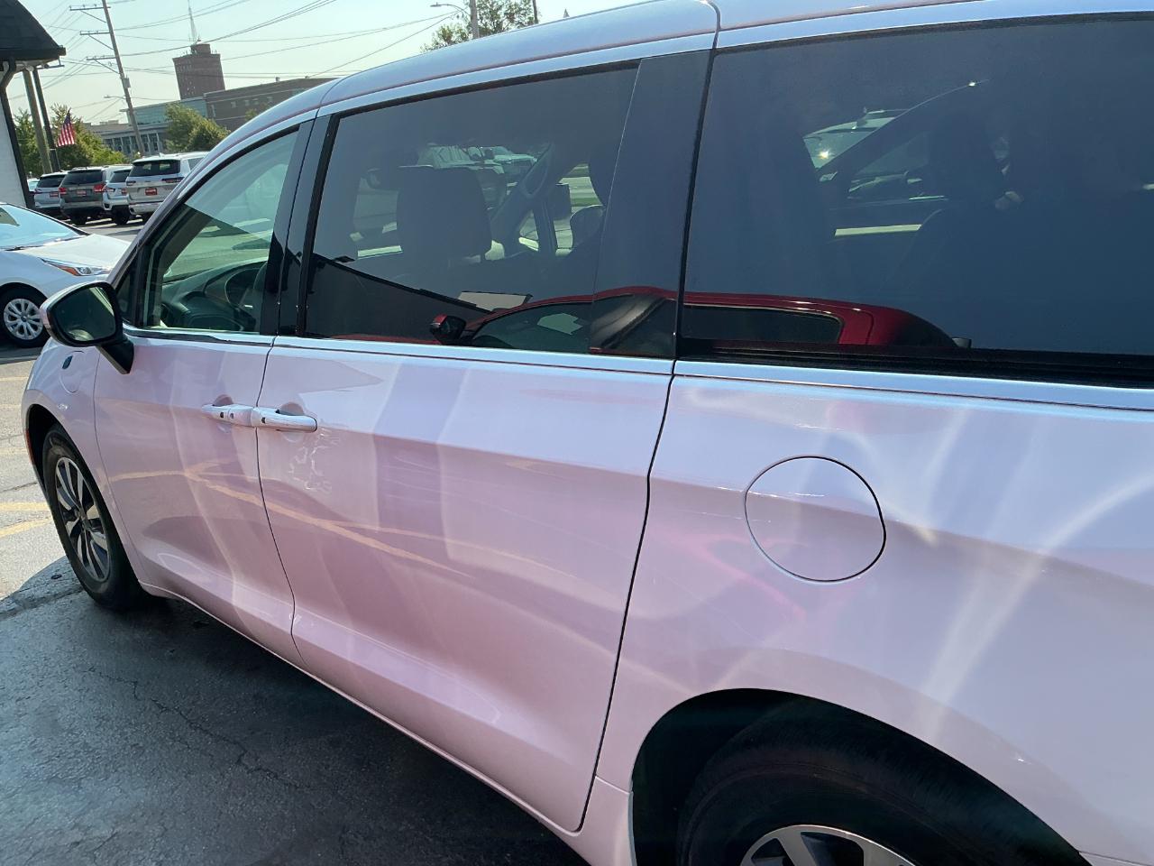 Chrysler Pacifica Hybrid Touring L FWD 2023