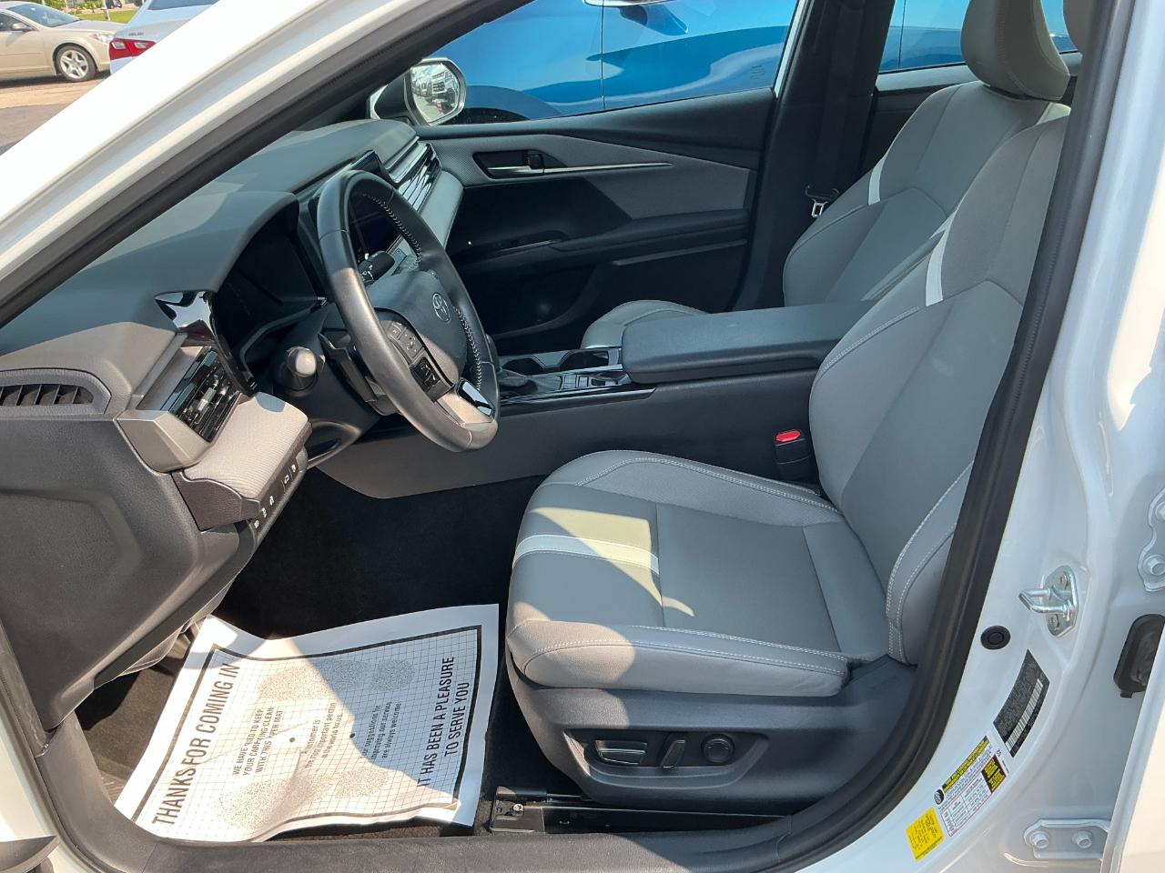 Toyota Camry SE (Natl) 2025