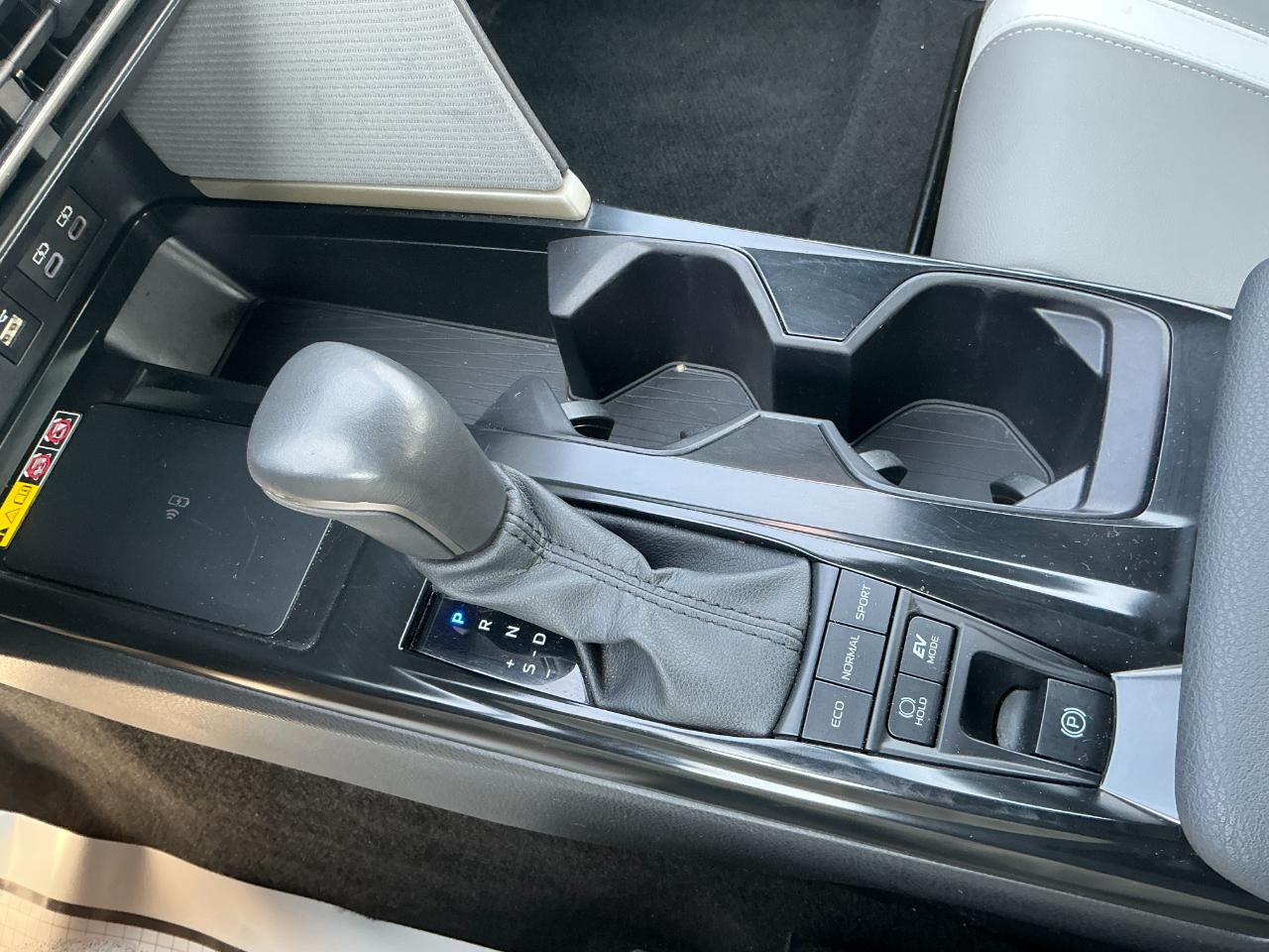 Toyota Camry SE (Natl) 2025