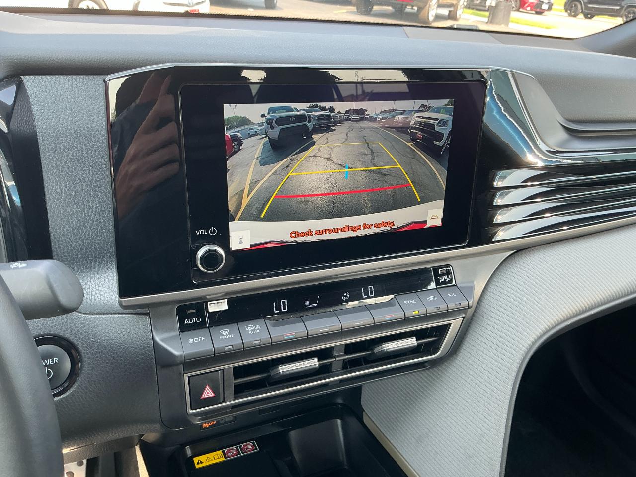 Toyota Camry SE (Natl) 2025