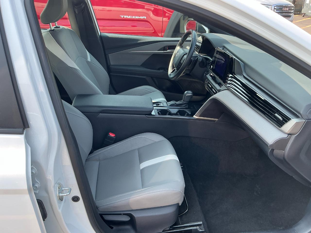 Toyota Camry SE (Natl) 2025