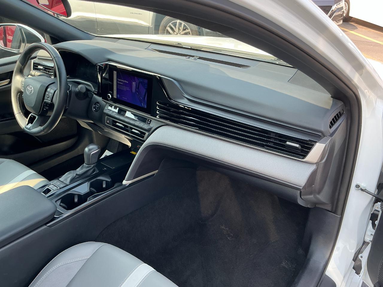 Toyota Camry SE (Natl) 2025