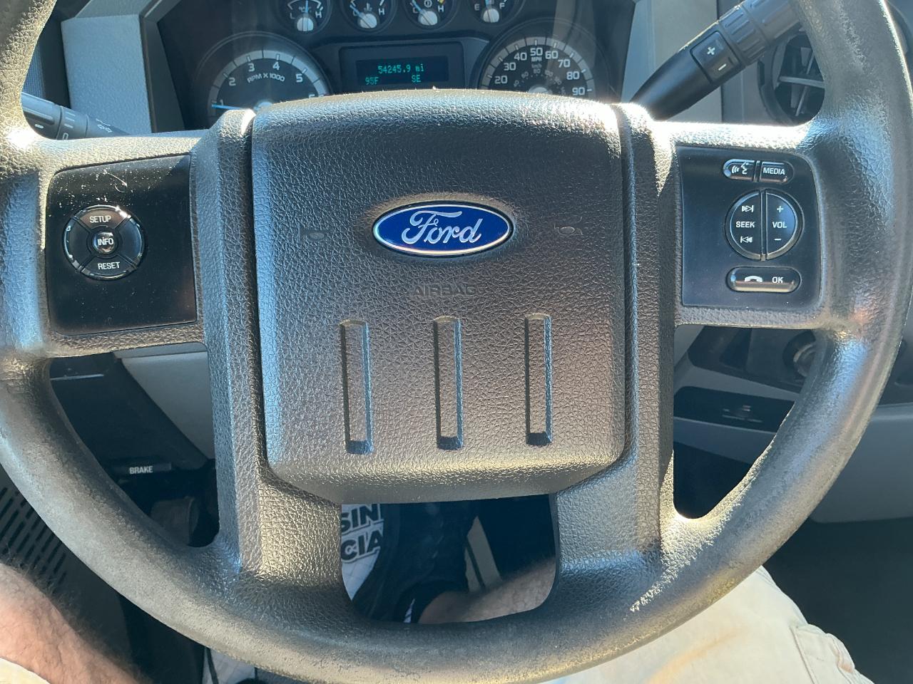 Ford Super Duty F-250 SRW 2WD Reg Cab 137" XLT 2015