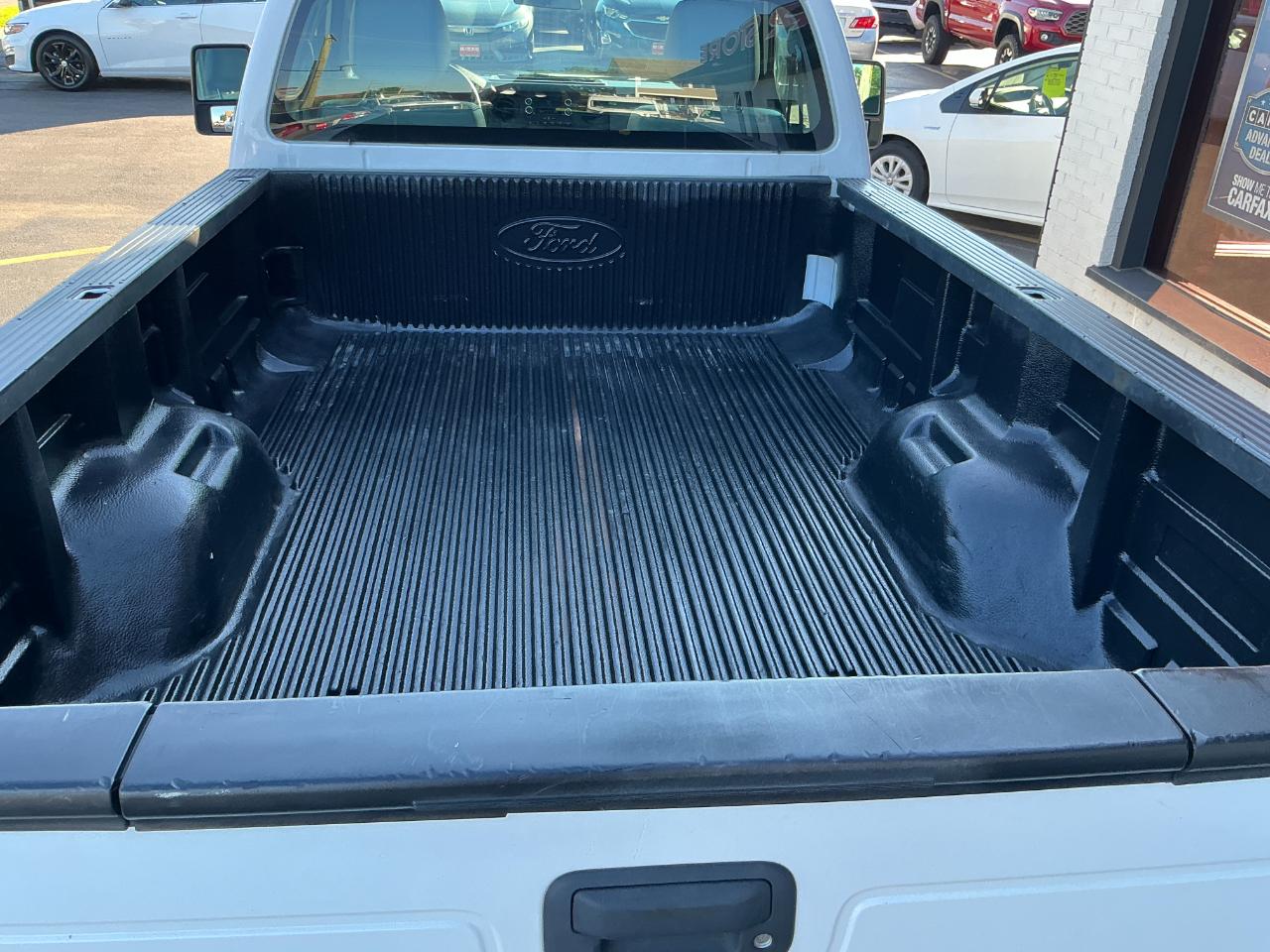 Ford Super Duty F-250 SRW 2WD Reg Cab 137" XLT 2015