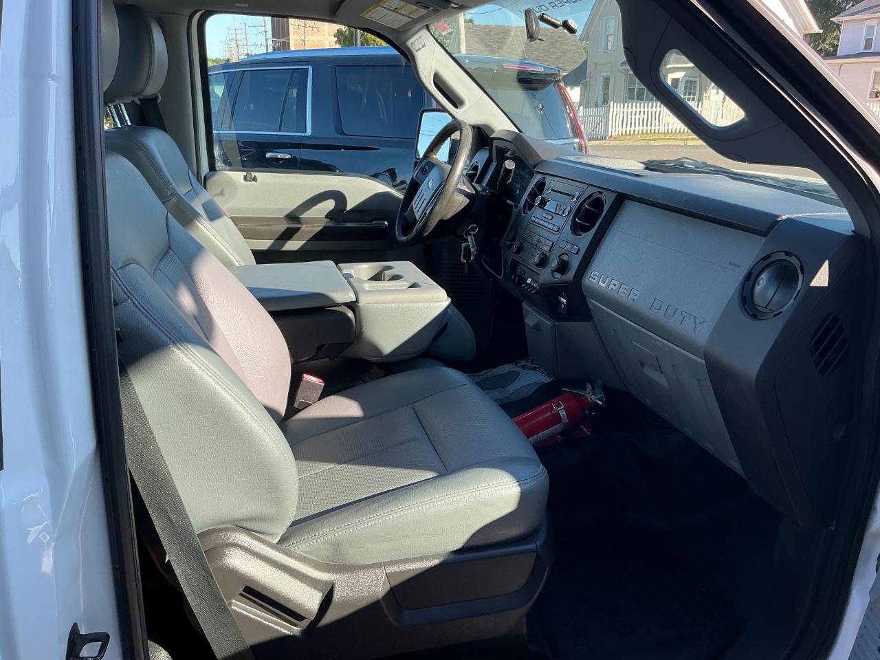 Ford Super Duty F-250 SRW 2WD Reg Cab 137" XLT 2015