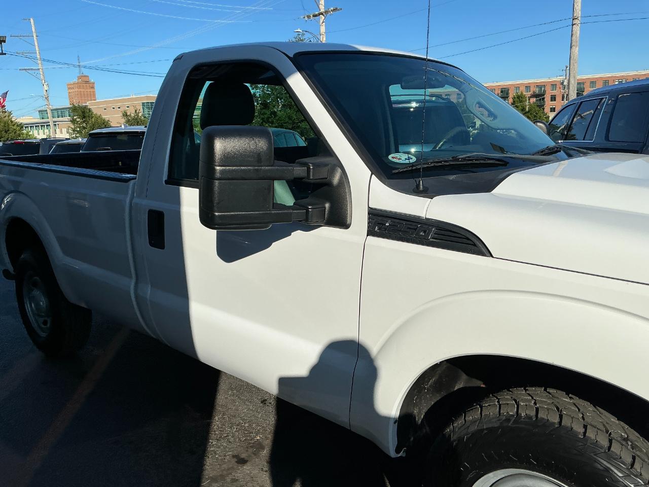 Ford Super Duty F-250 SRW 2WD Reg Cab 137" XLT 2015