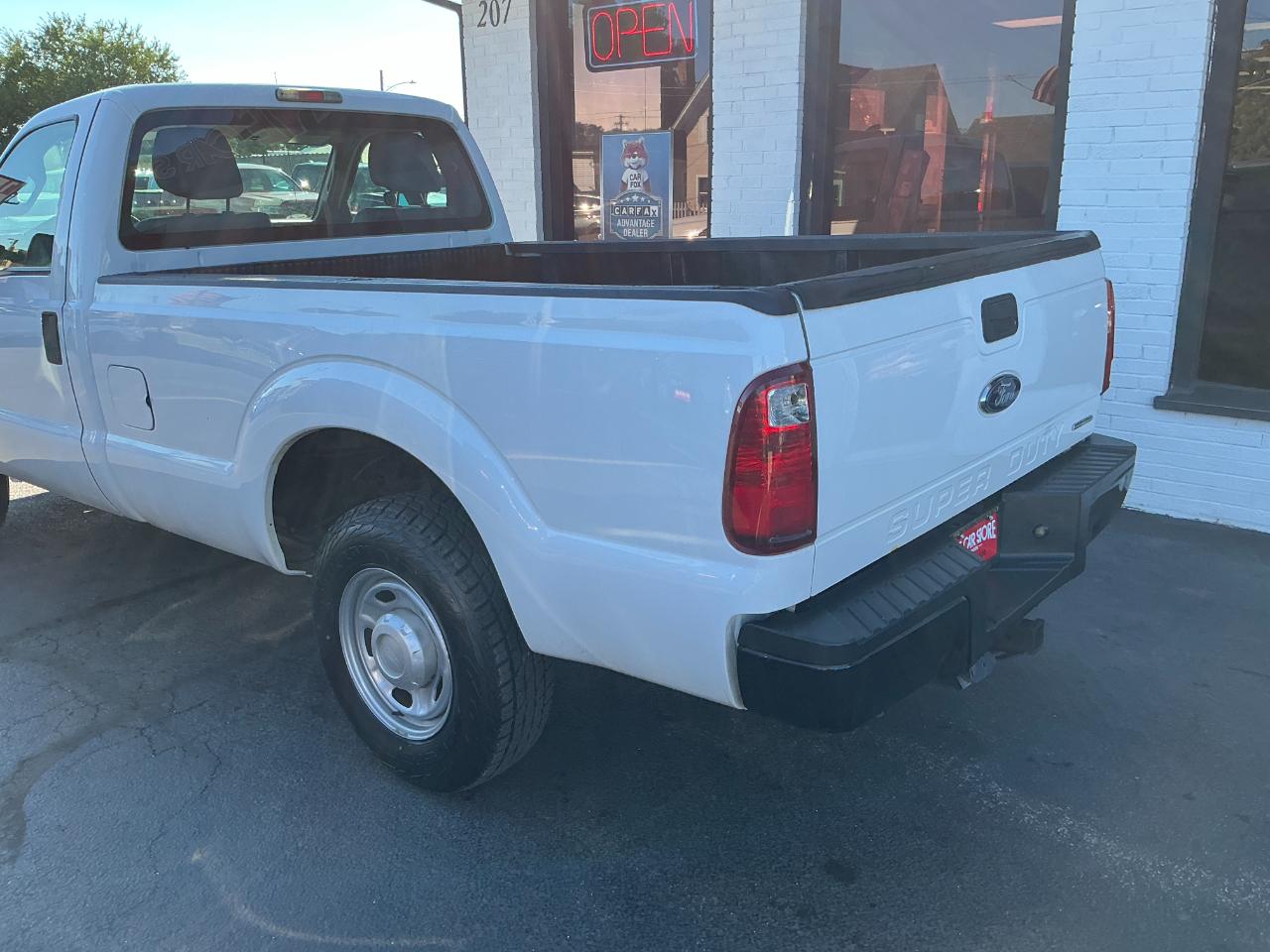 Ford Super Duty F-250 SRW 2WD Reg Cab 137" XLT 2015
