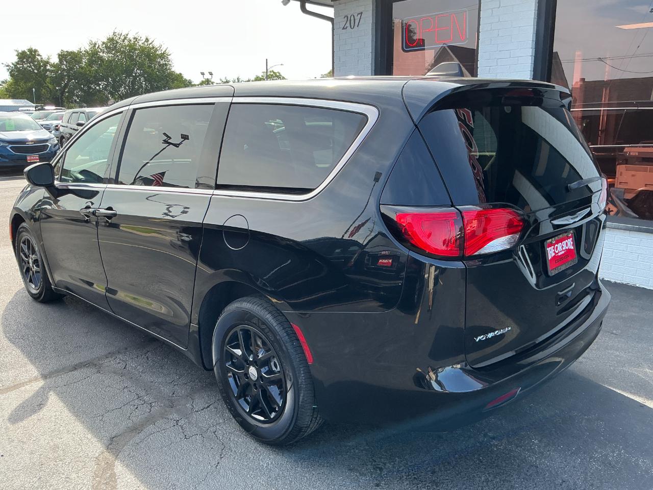 Chrysler Voyager LX FWD 2023