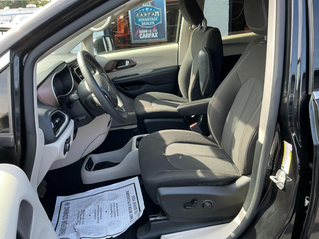 Chrysler Voyager LX FWD 2023