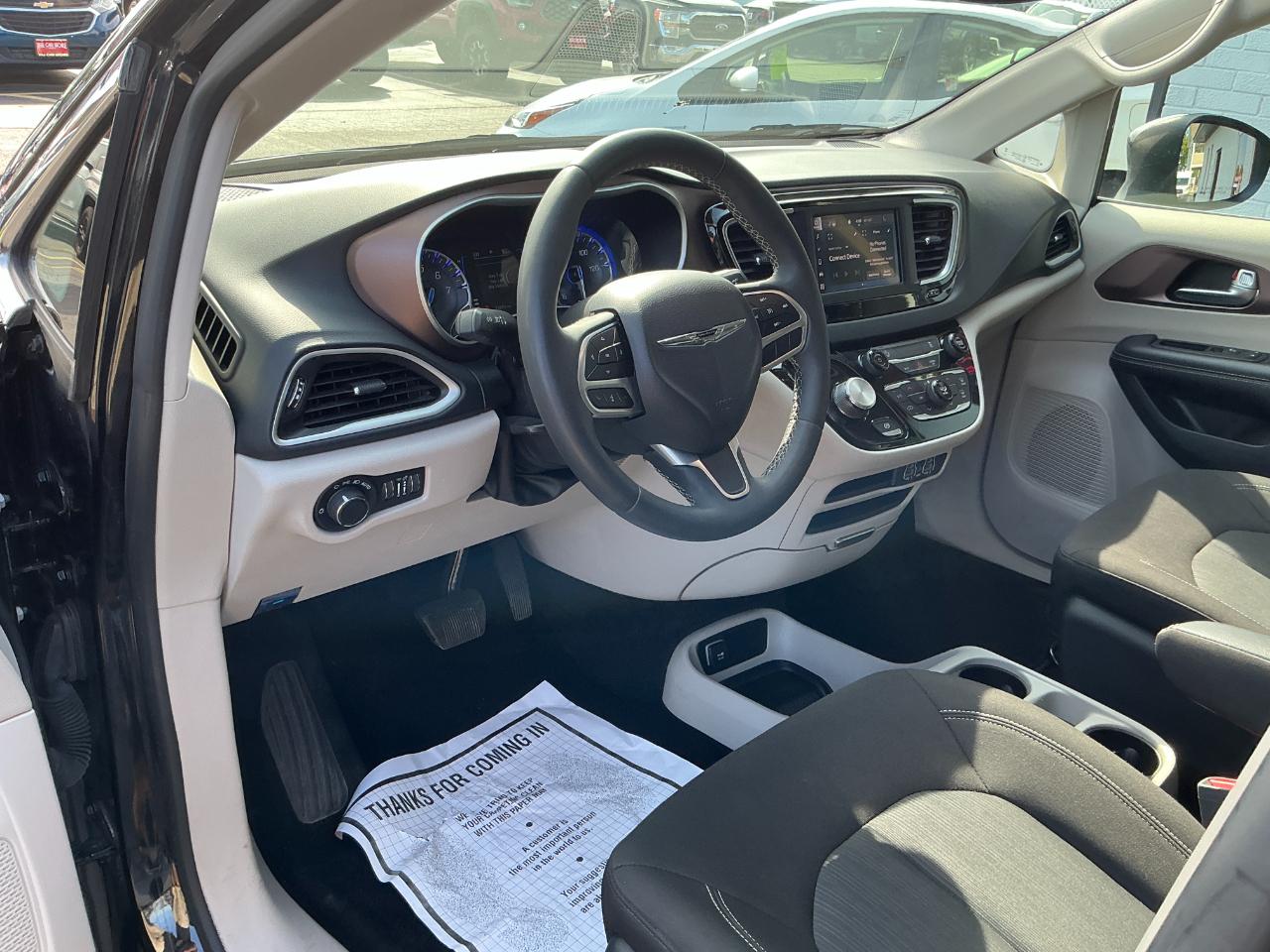 Chrysler Voyager LX FWD 2023