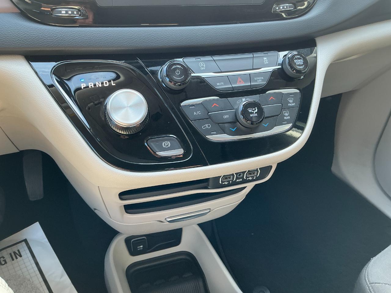 Chrysler Voyager LX FWD 2023