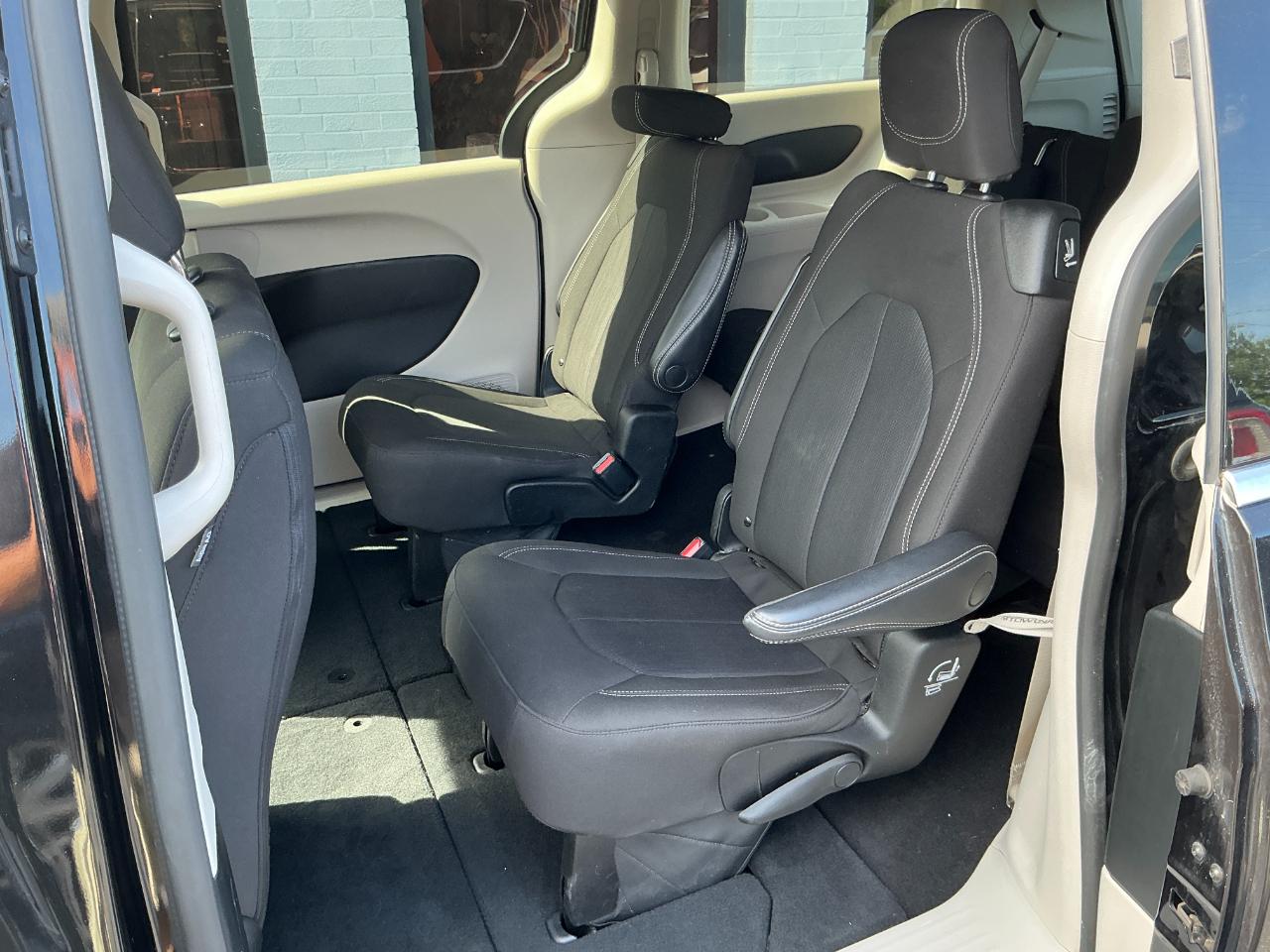 Chrysler Voyager LX FWD 2023