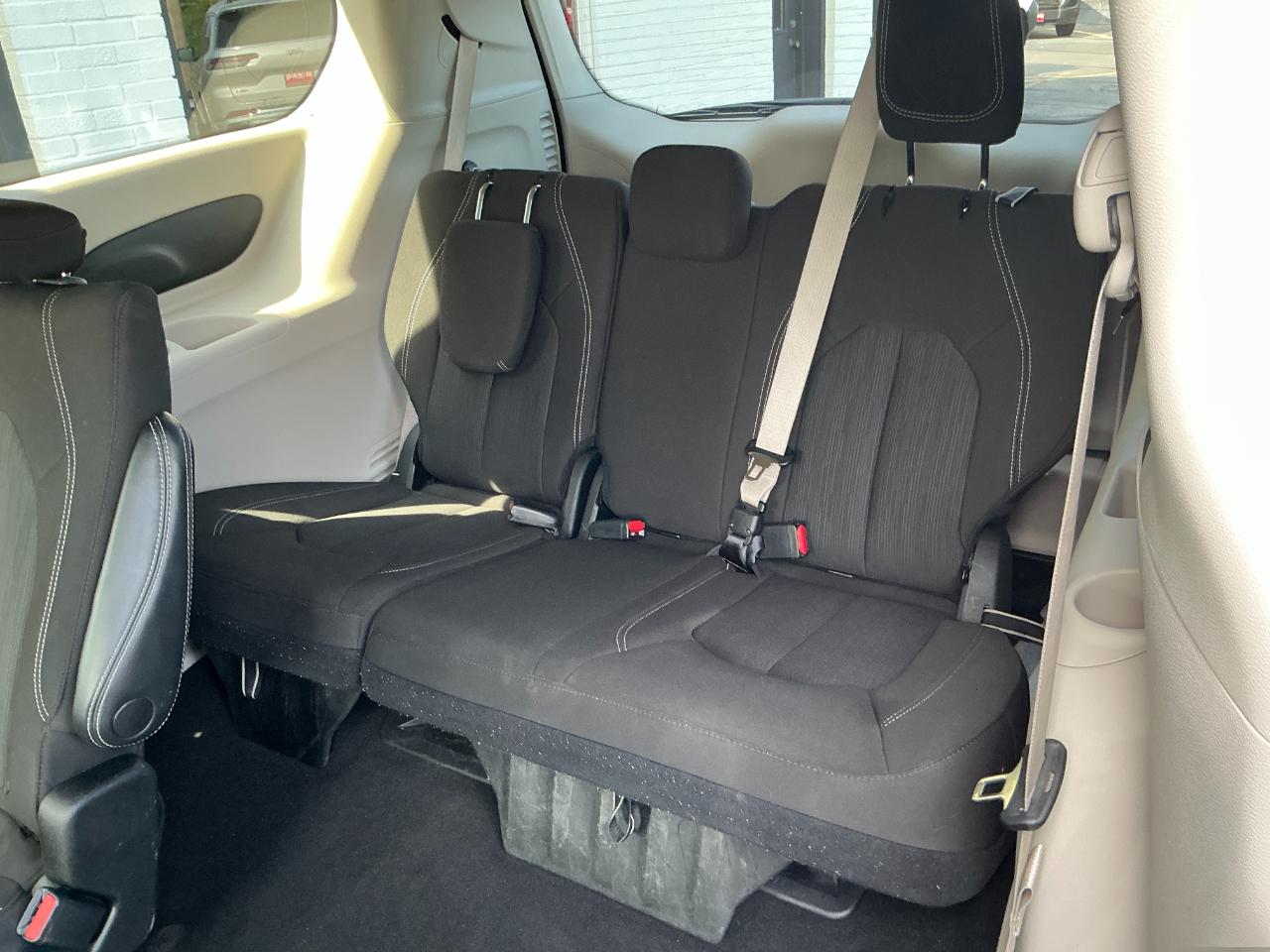 Chrysler Voyager LX FWD 2023