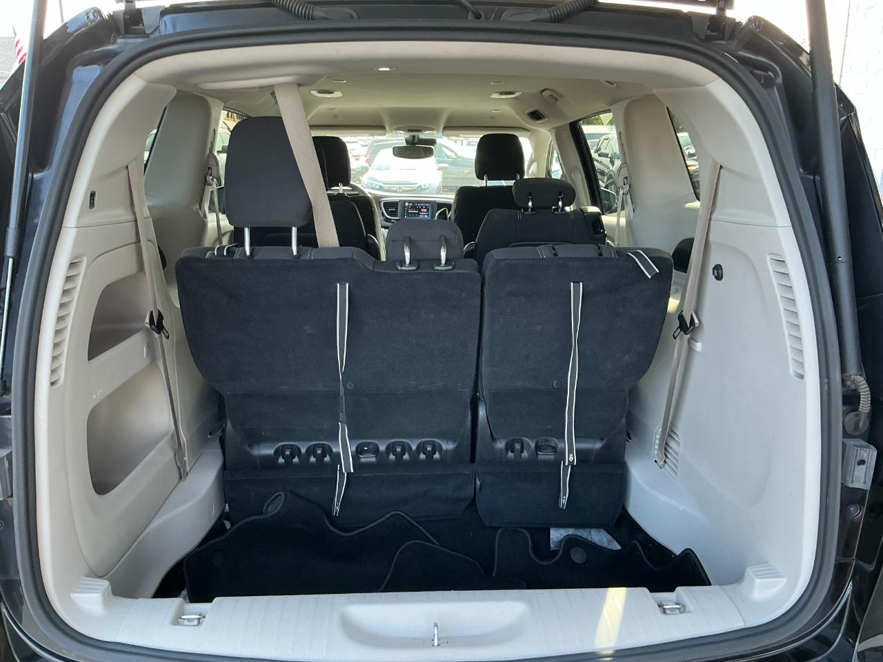 Chrysler Voyager LX FWD 2023