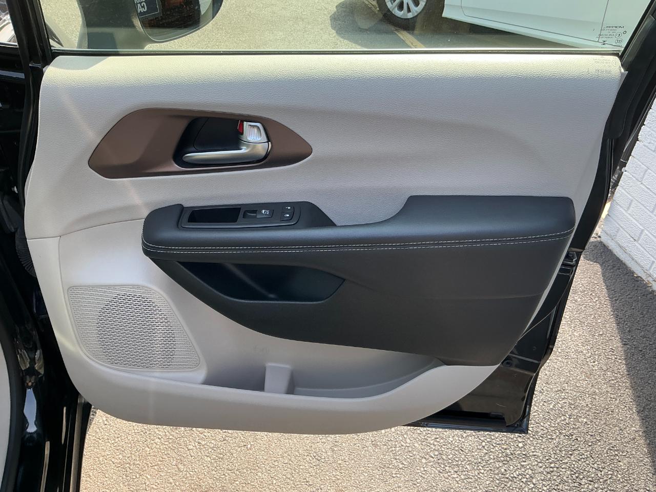 Chrysler Voyager LX FWD 2023