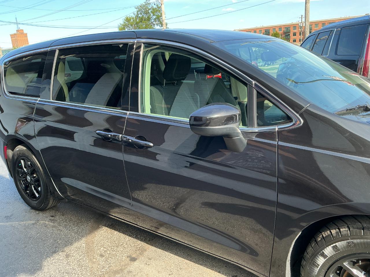 Chrysler Voyager LX FWD 2023