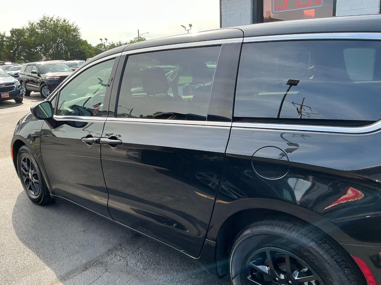 Chrysler Voyager LX FWD 2023