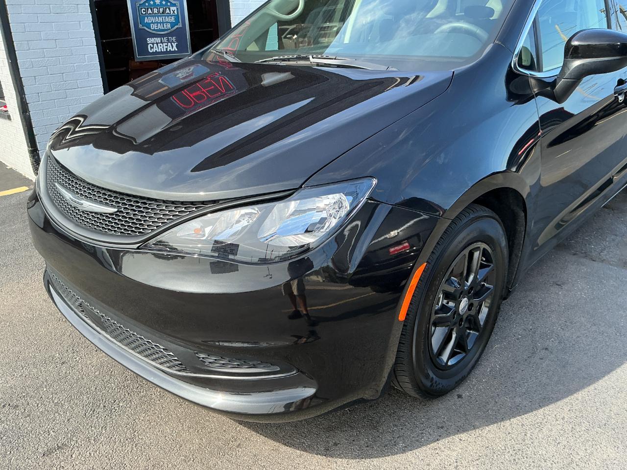 Chrysler Voyager LX FWD 2023
