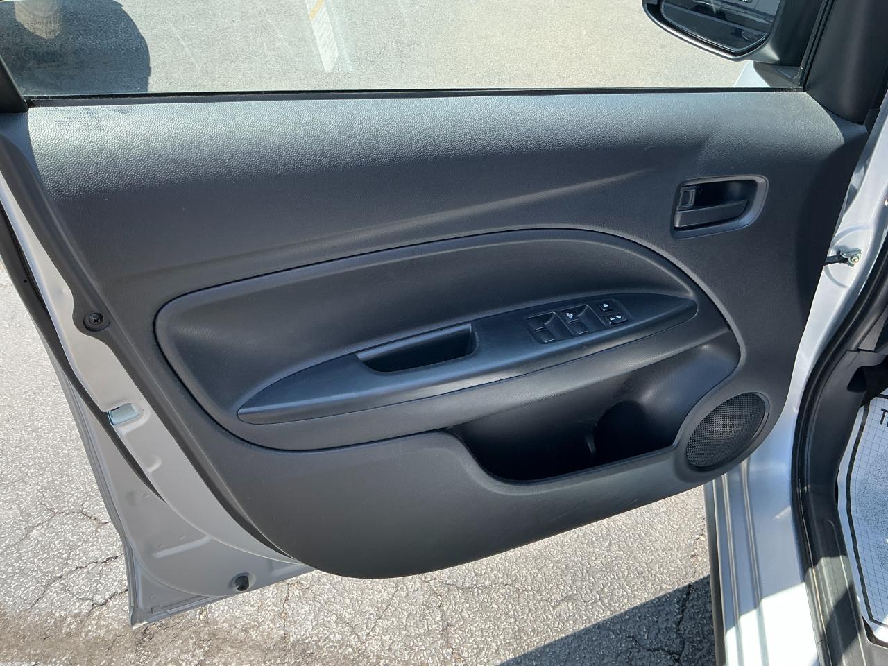 Mitsubishi Mirage ES CVT 2024