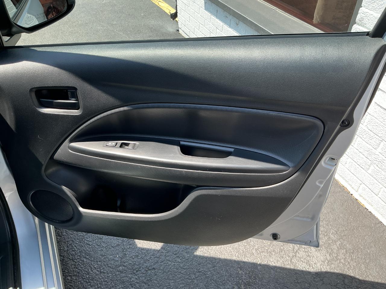 Mitsubishi Mirage ES CVT 2024