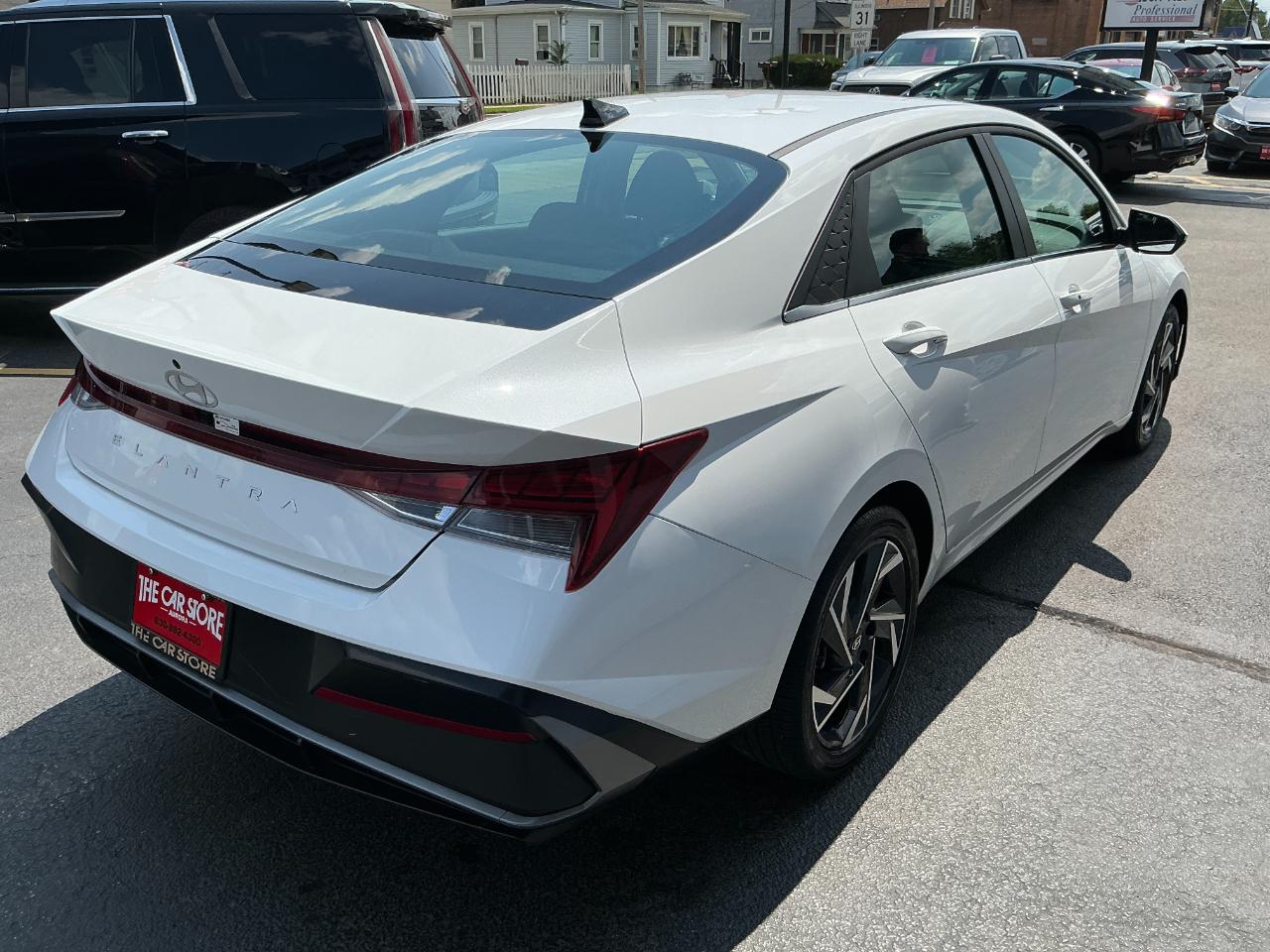 Hyundai Elantra SEL Convenience IVT 2025