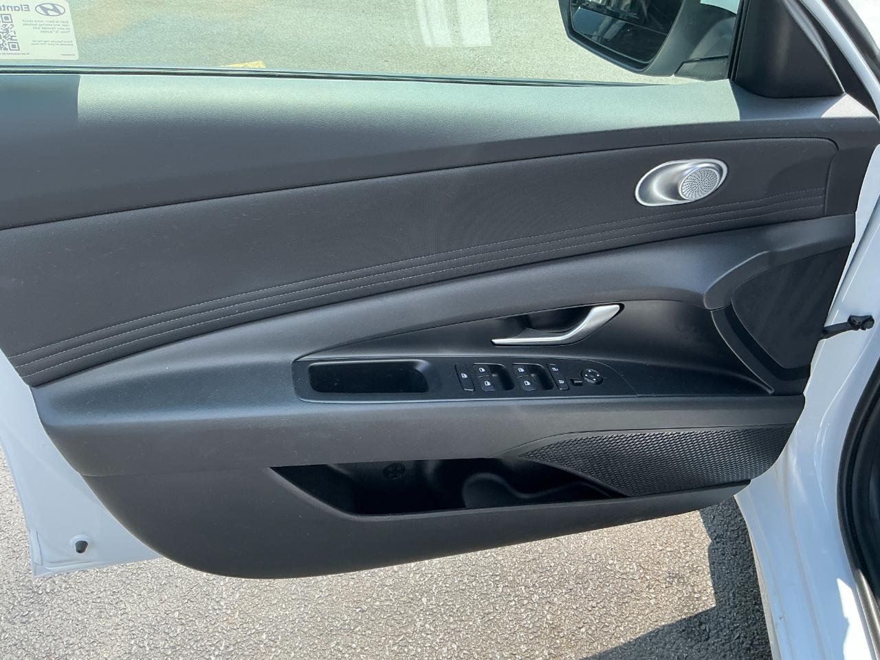 Hyundai Elantra SEL Convenience IVT 2025