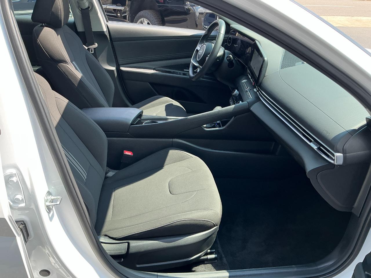 Hyundai Elantra SEL Convenience IVT 2025