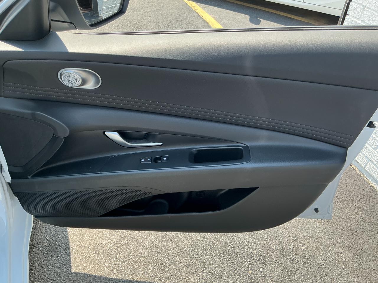 Hyundai Elantra SEL Convenience IVT 2025