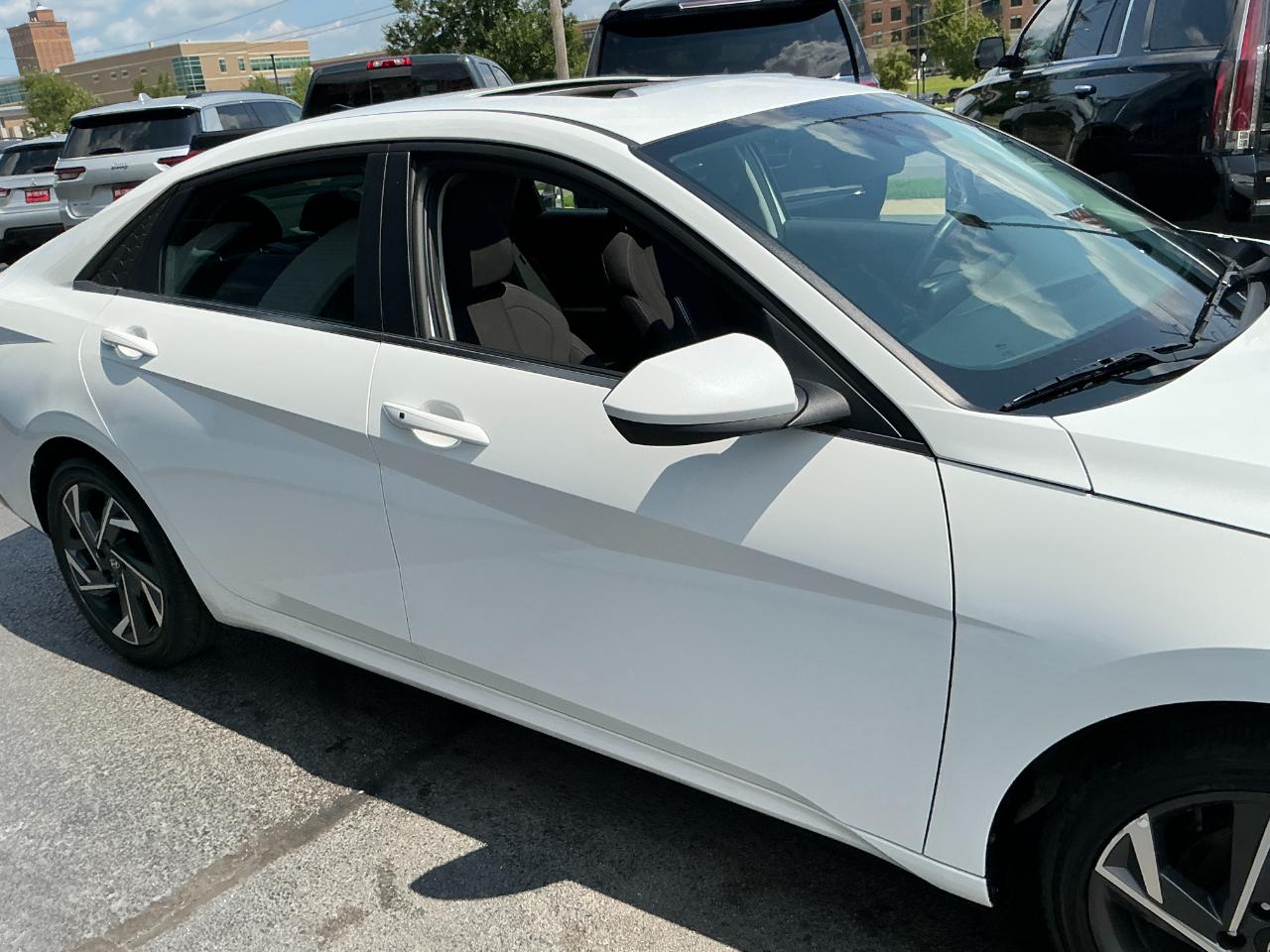 Hyundai Elantra SEL Convenience IVT 2025