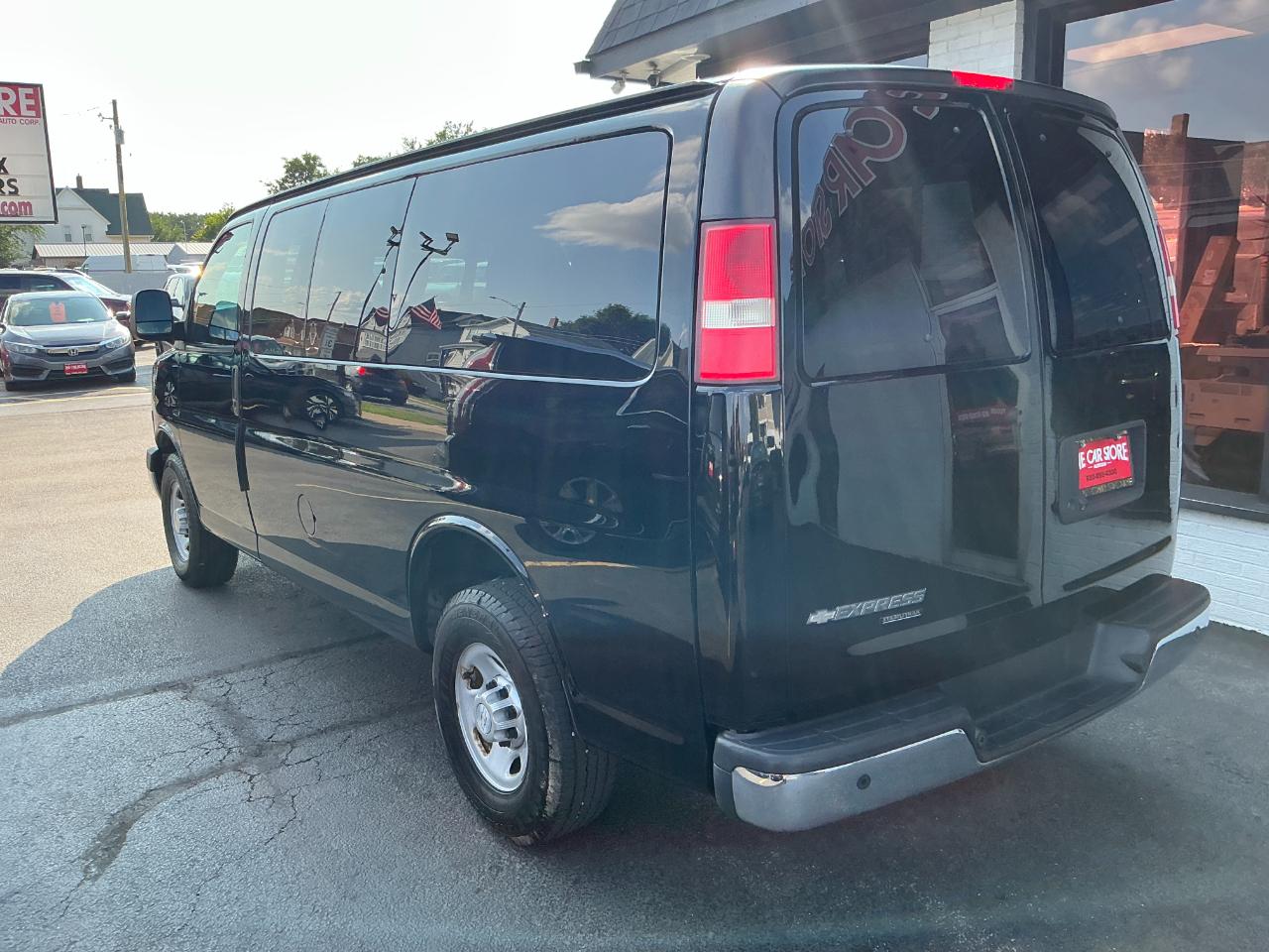 Chevrolet Express Passenger RWD 2500 135" LS 2013