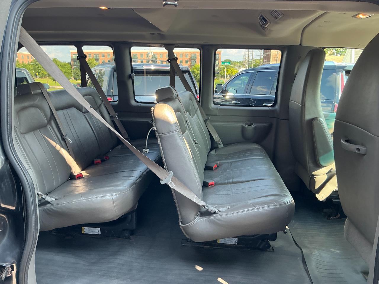 Chevrolet Express Passenger RWD 2500 135" LS 2013