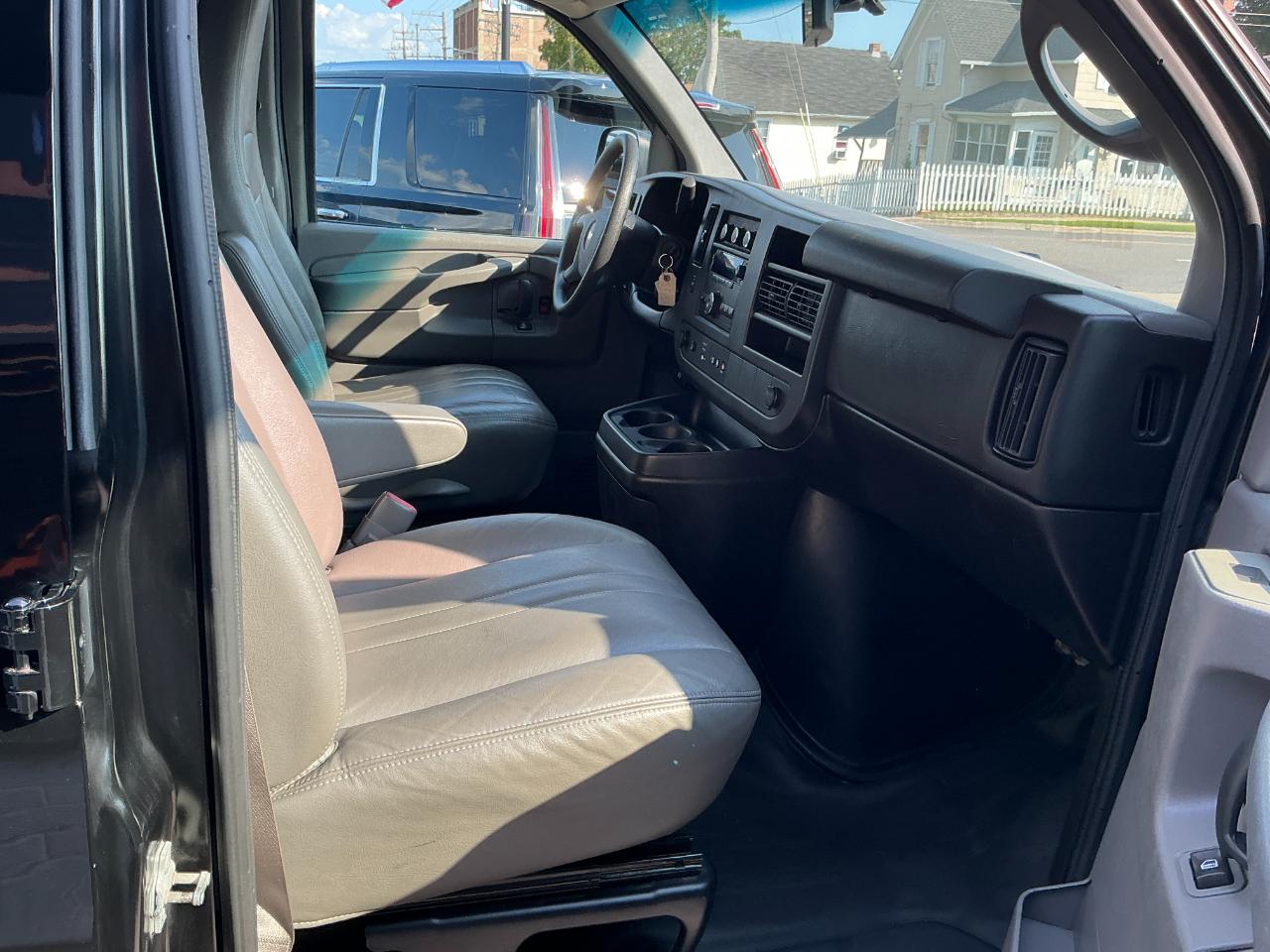 Chevrolet Express Passenger RWD 2500 135" LS 2013