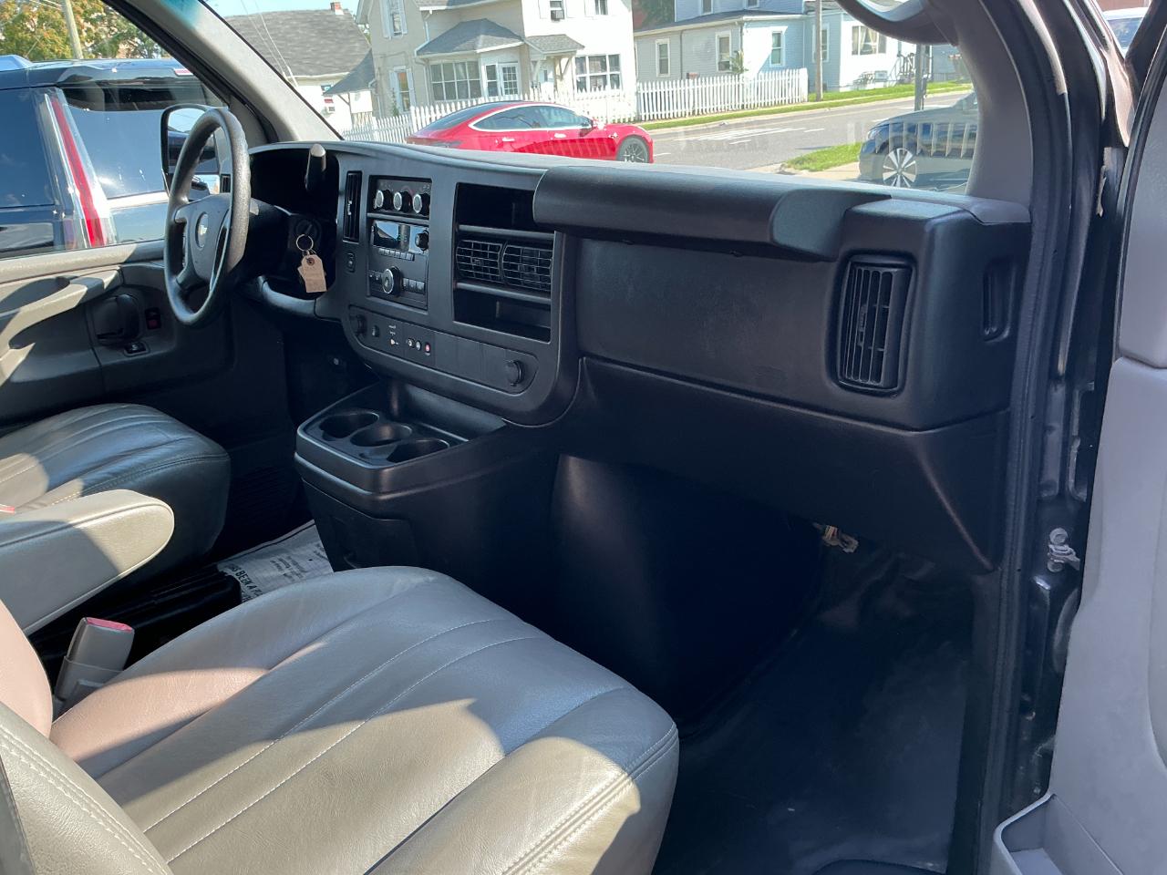 Chevrolet Express Passenger RWD 2500 135" LS 2013
