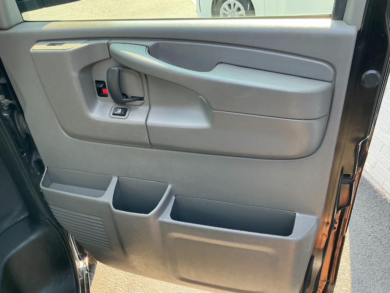 Chevrolet Express Passenger RWD 2500 135" LS 2013