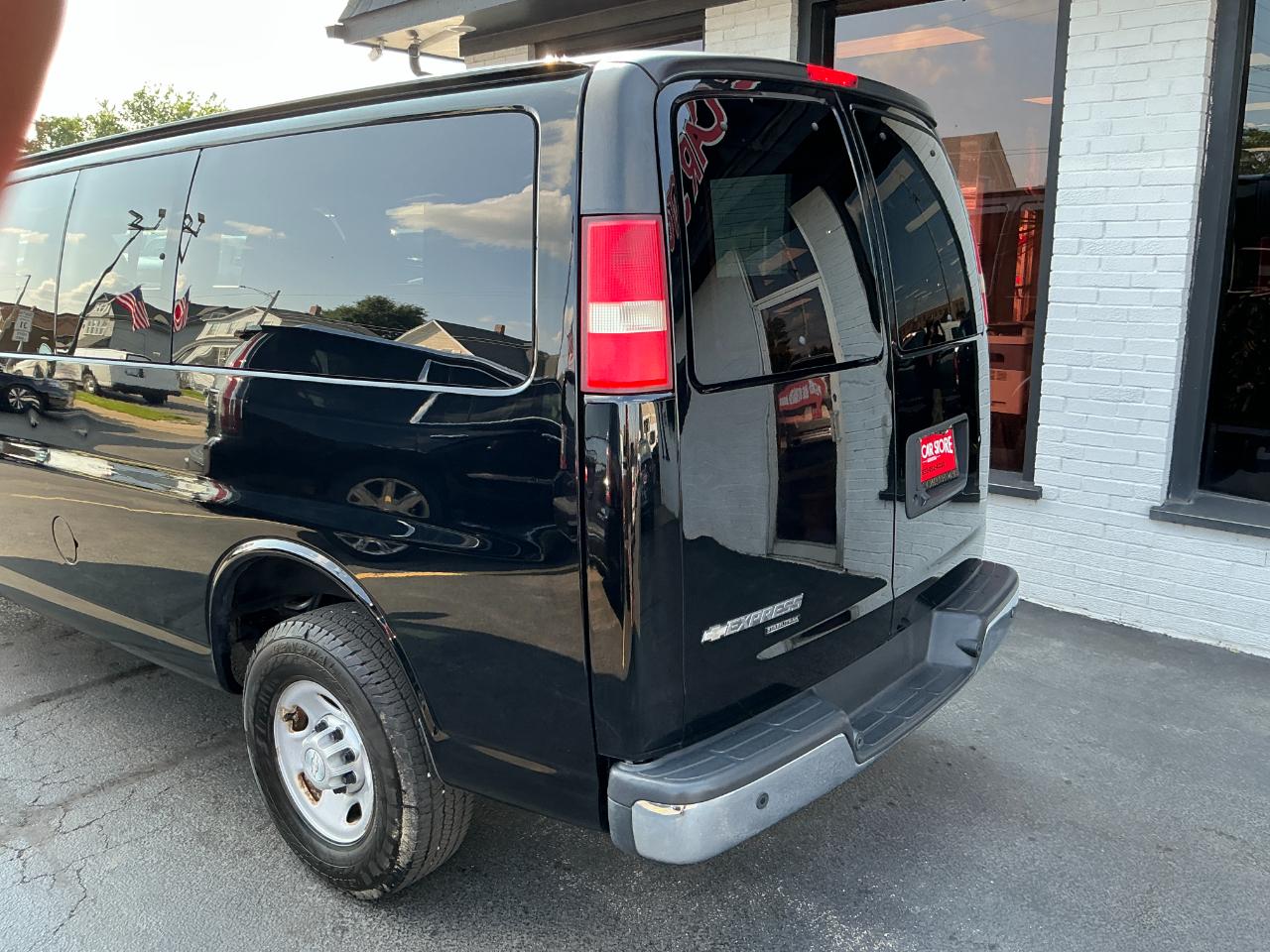 Chevrolet Express Passenger RWD 2500 135" LS 2013