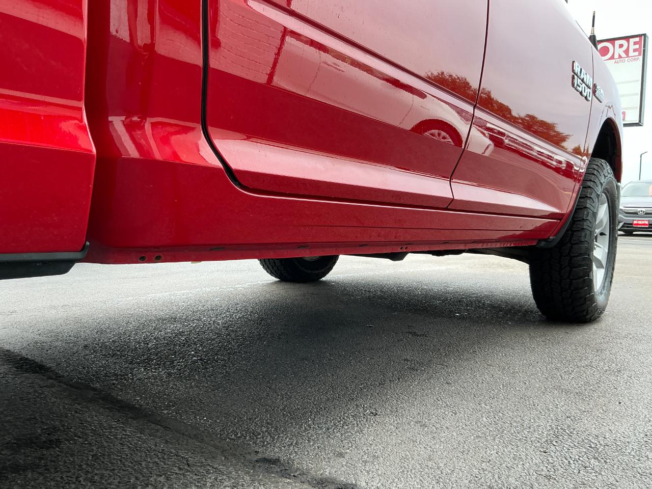 RAM 1500 4WD Quad Cab 140.5" SLT 2014
