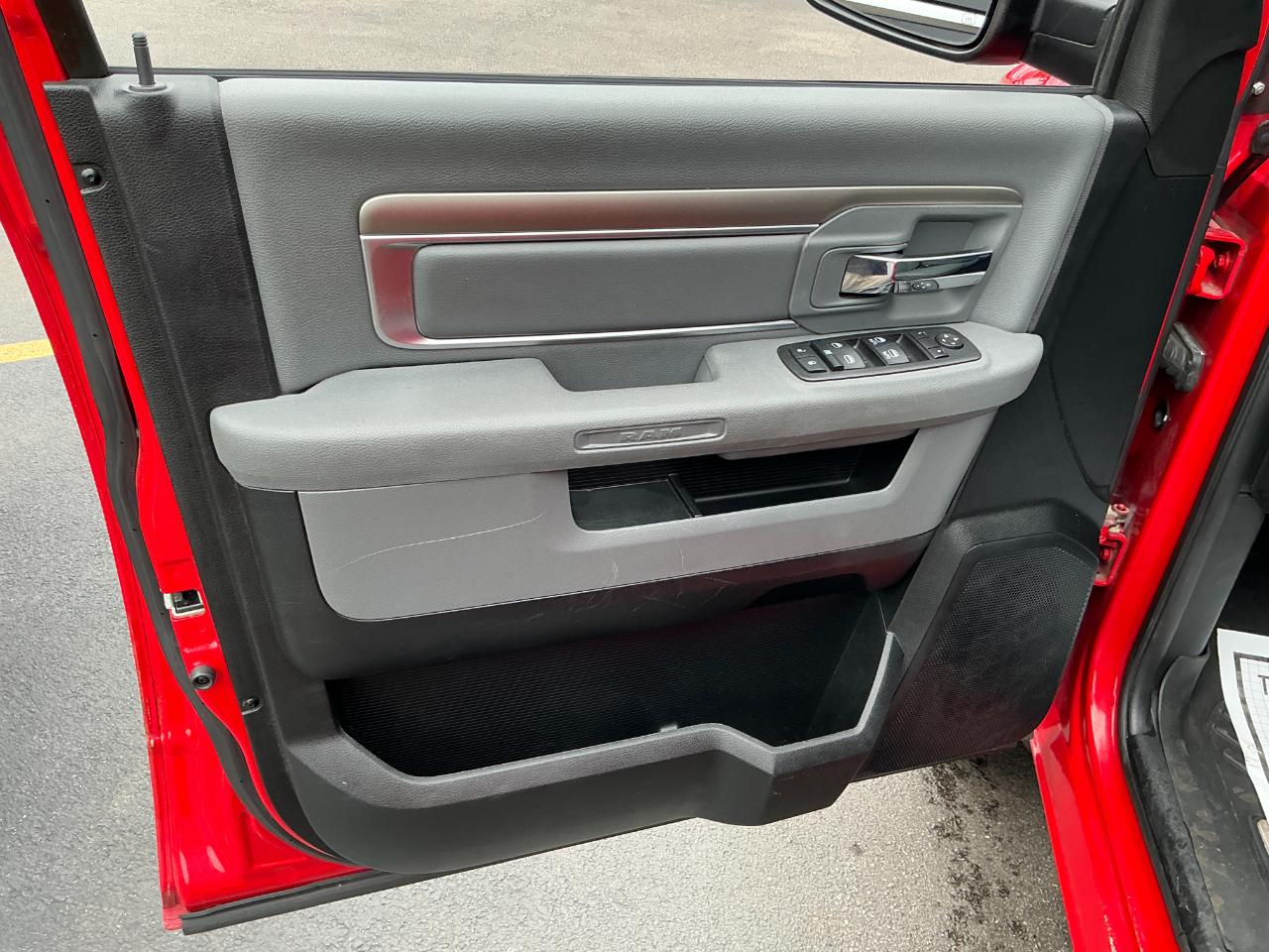 RAM 1500 4WD Quad Cab 140.5" SLT 2014