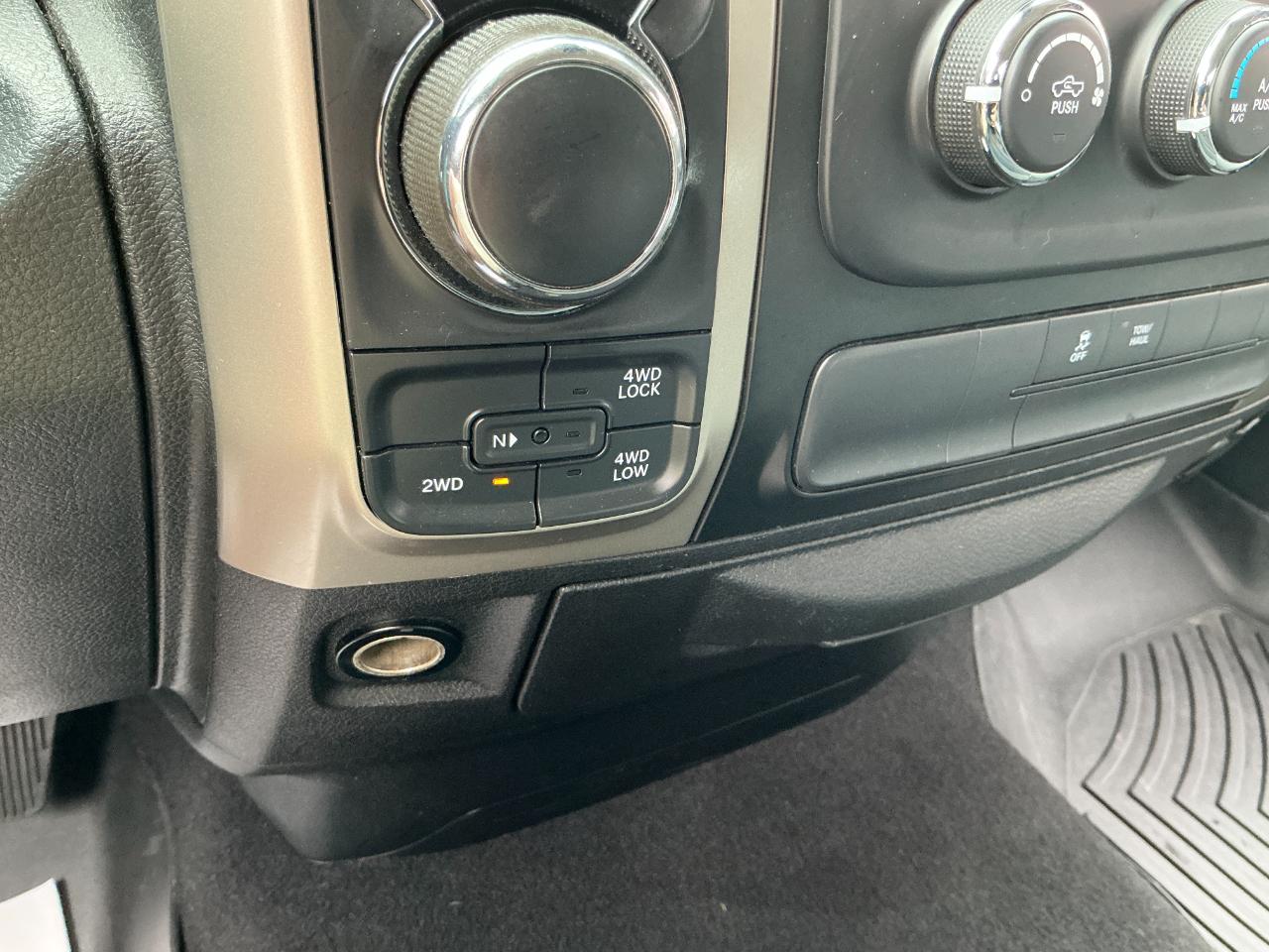RAM 1500 4WD Quad Cab 140.5" SLT 2014
