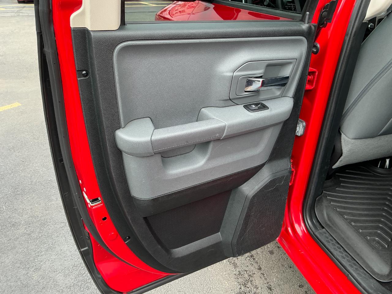 RAM 1500 4WD Quad Cab 140.5" SLT 2014