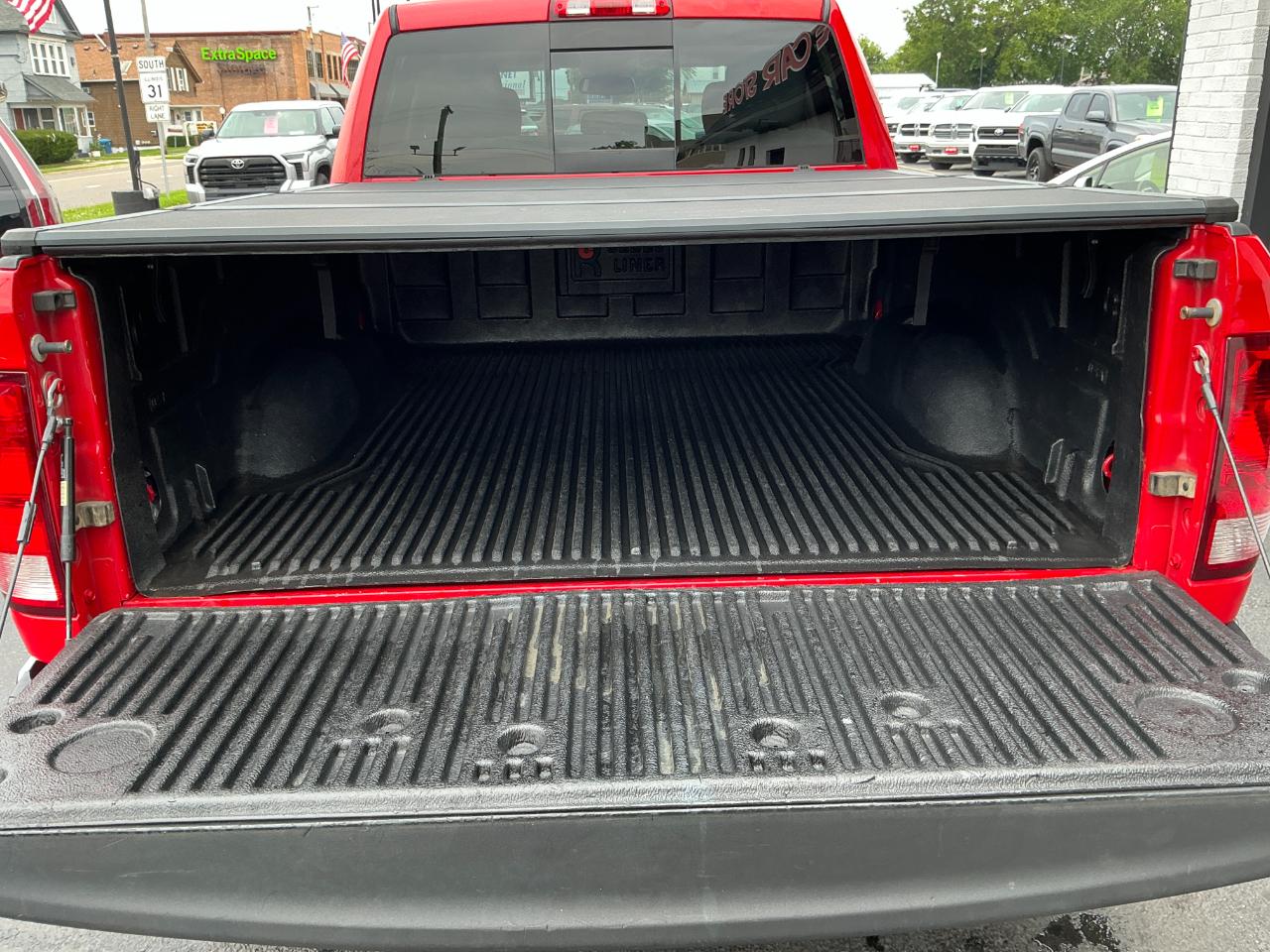 RAM 1500 4WD Quad Cab 140.5" SLT 2014