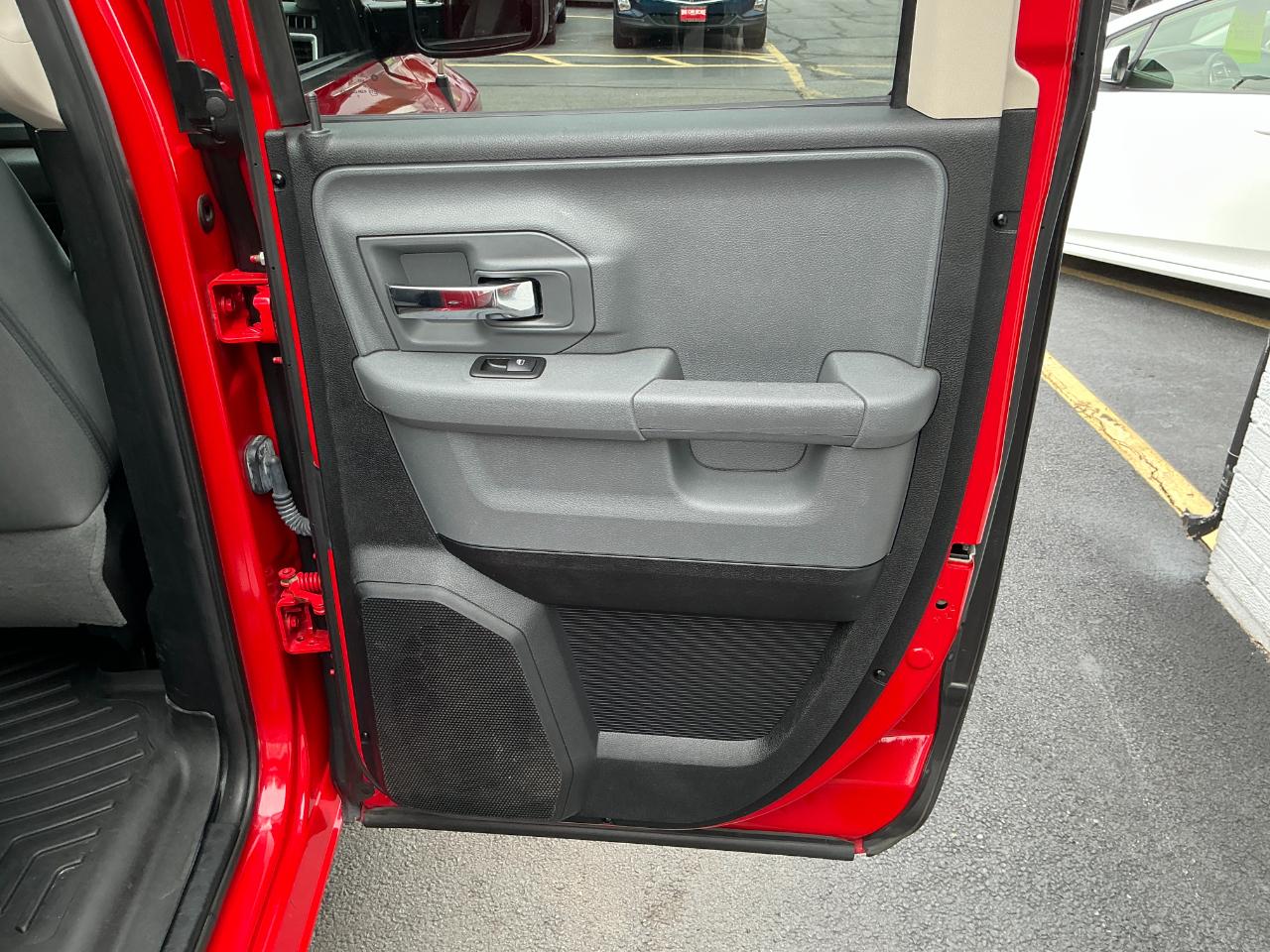RAM 1500 4WD Quad Cab 140.5" SLT 2014