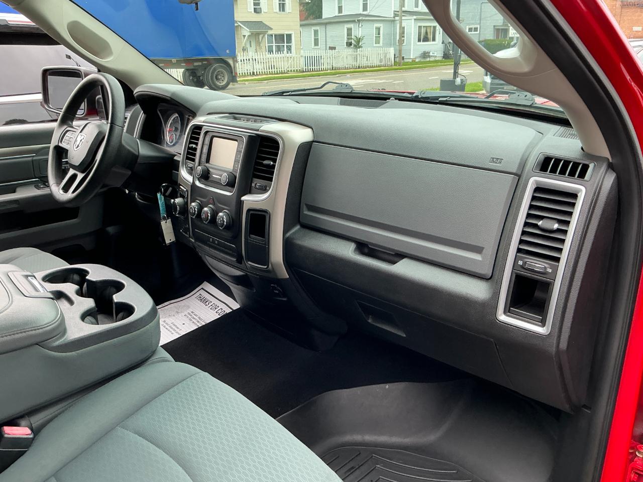 RAM 1500 4WD Quad Cab 140.5" SLT 2014