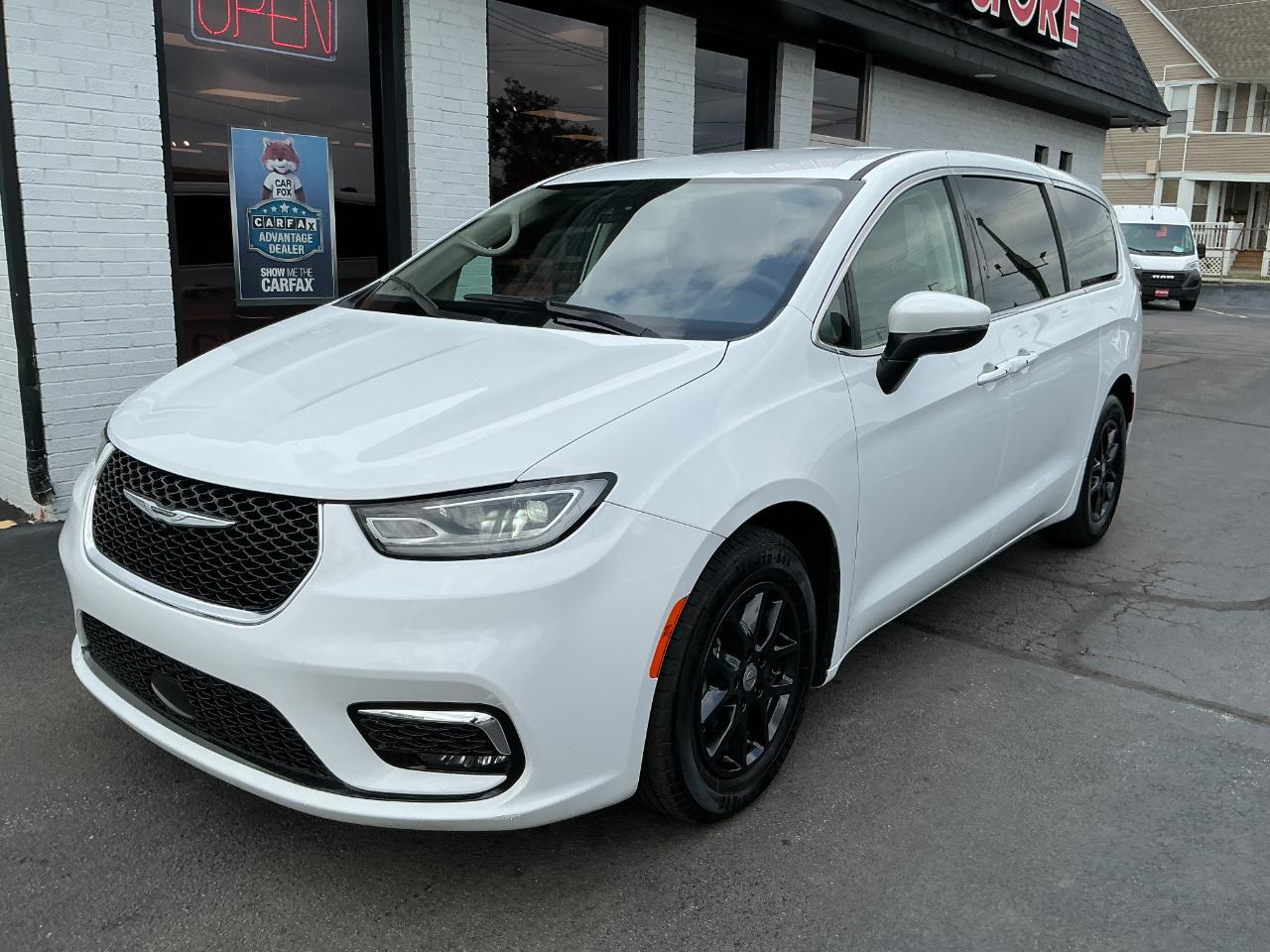 Chrysler Pacifica Touring L FWD 2023