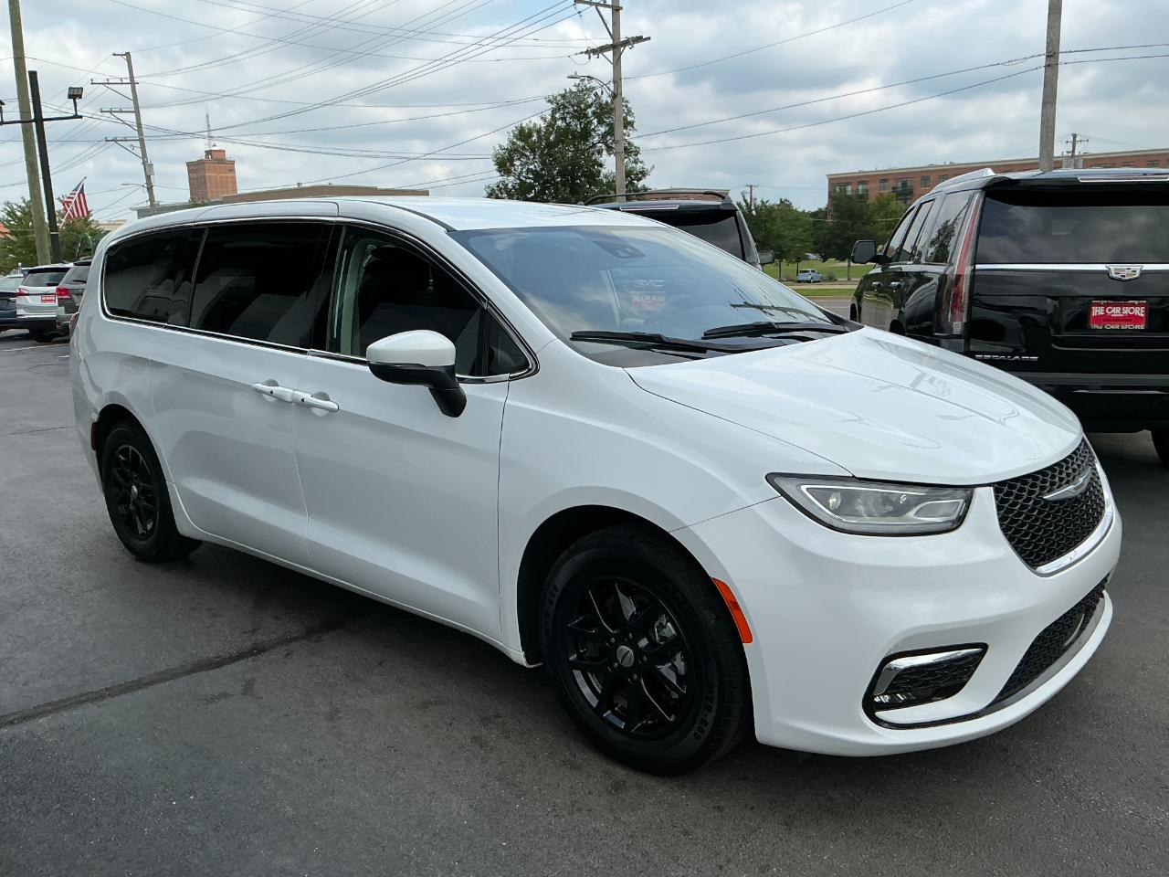 Chrysler Pacifica Touring L FWD 2023