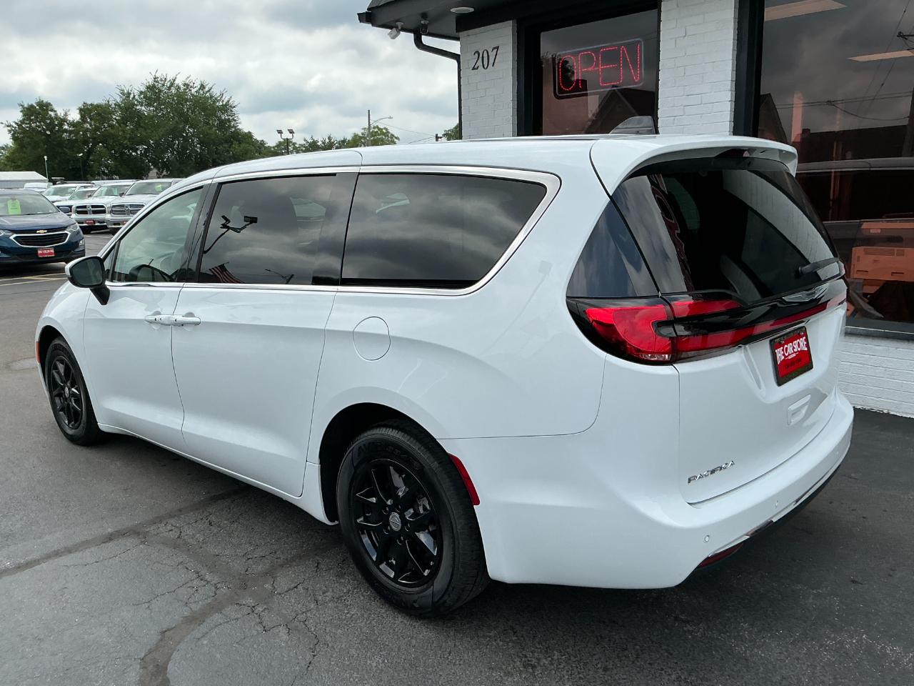 Chrysler Pacifica Touring L FWD 2023