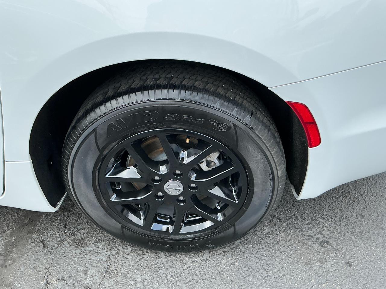 Chrysler Pacifica Touring L FWD 2023