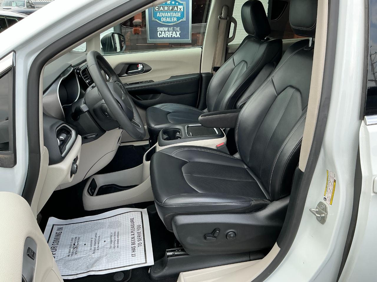 Chrysler Pacifica Touring L FWD 2023